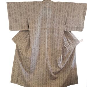 Elegant Beige Kimono with Pattern